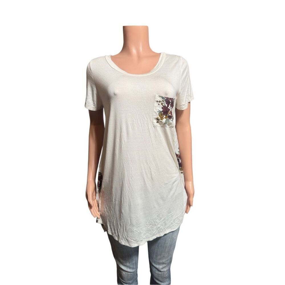NWT Mai Soli women's crew neck short sleeve floral print asymmetrical t-shirt wi